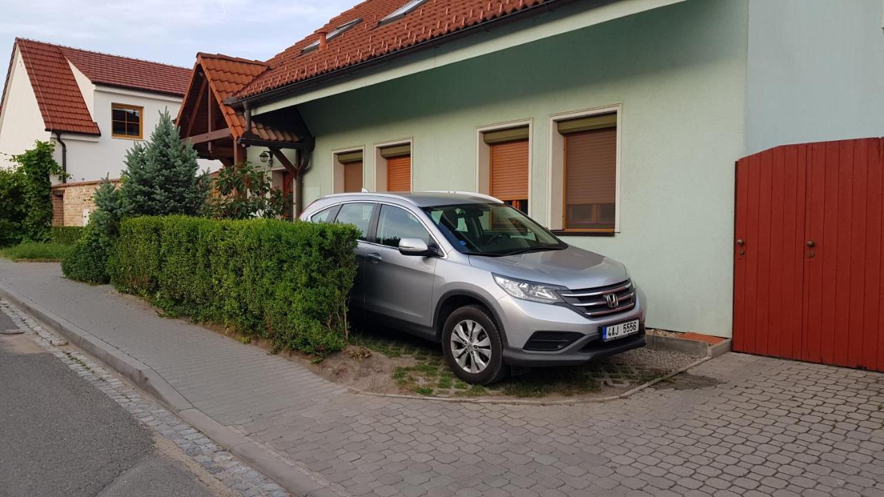 Apartman A Ubytovani U Machu Mikulov Exterior foto