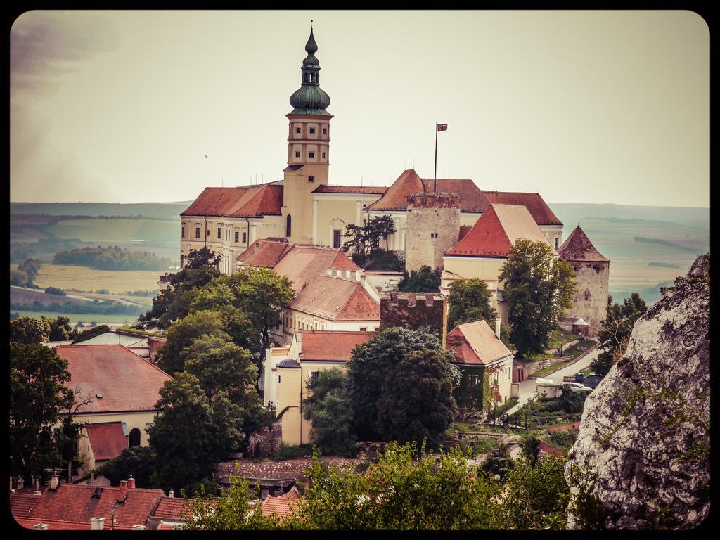 Apartman A Ubytovani U Machu Mikulov Exterior foto